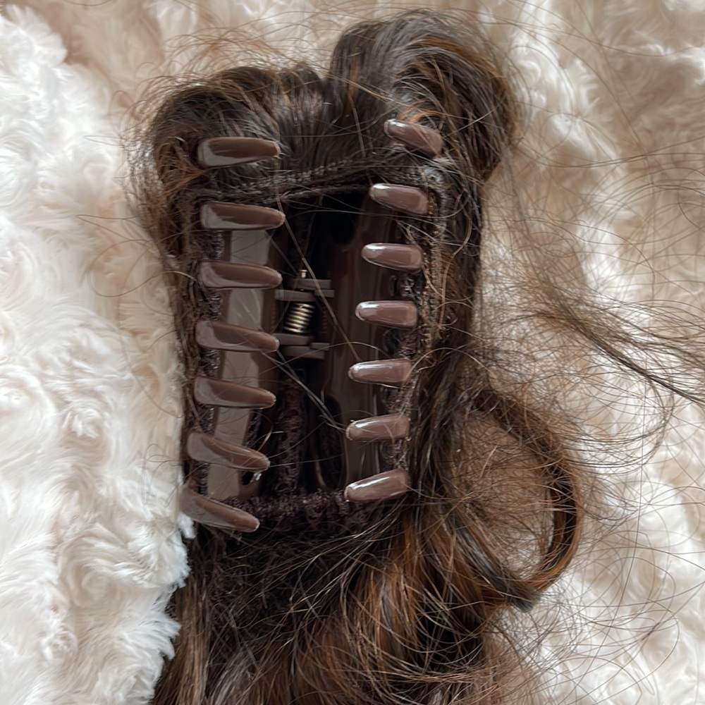 Pony by Toni, 22” long, Brunette - Picture 3 of 3